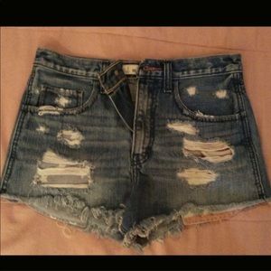 Hollister Women’s High-Rise USA Distressed Jean Shorts NWT